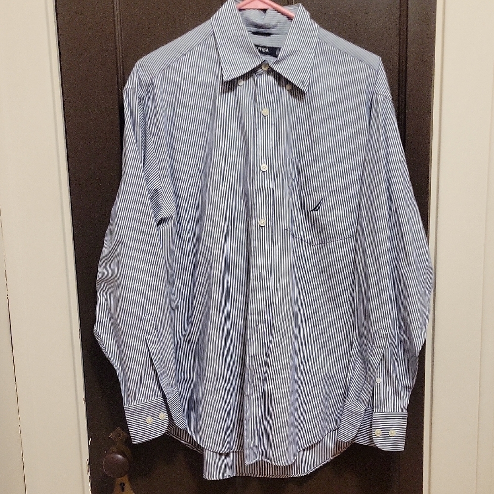 NAUTICA Men's Blue and White Striped Shirt Size M